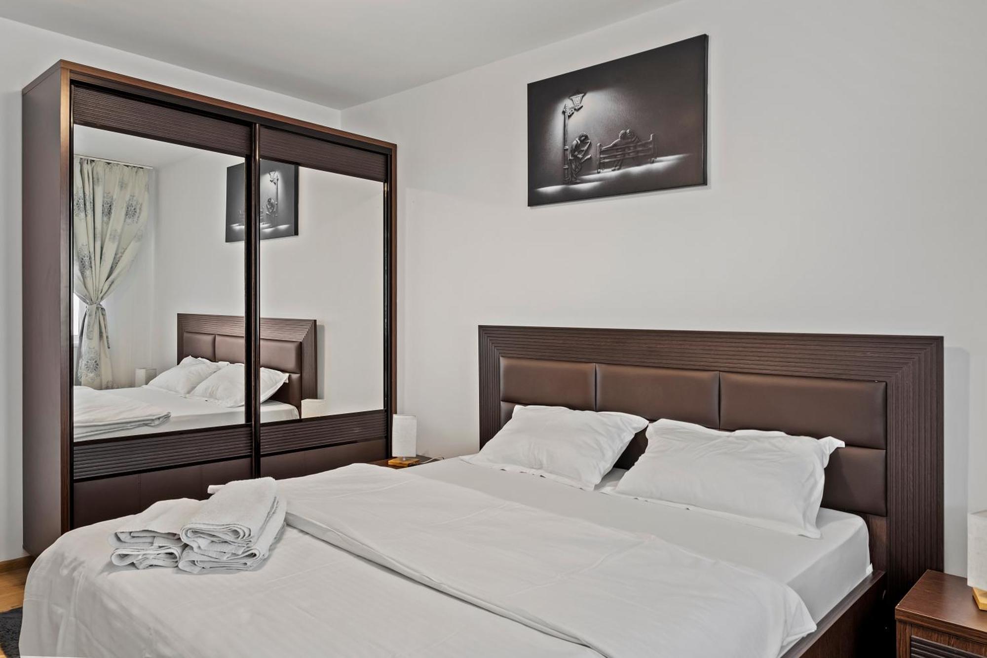 Apartament De Lux Drumul Taberei Bucharest Exterior photo